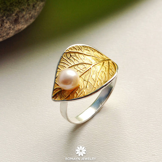 Water Drop On The Leaf Ring