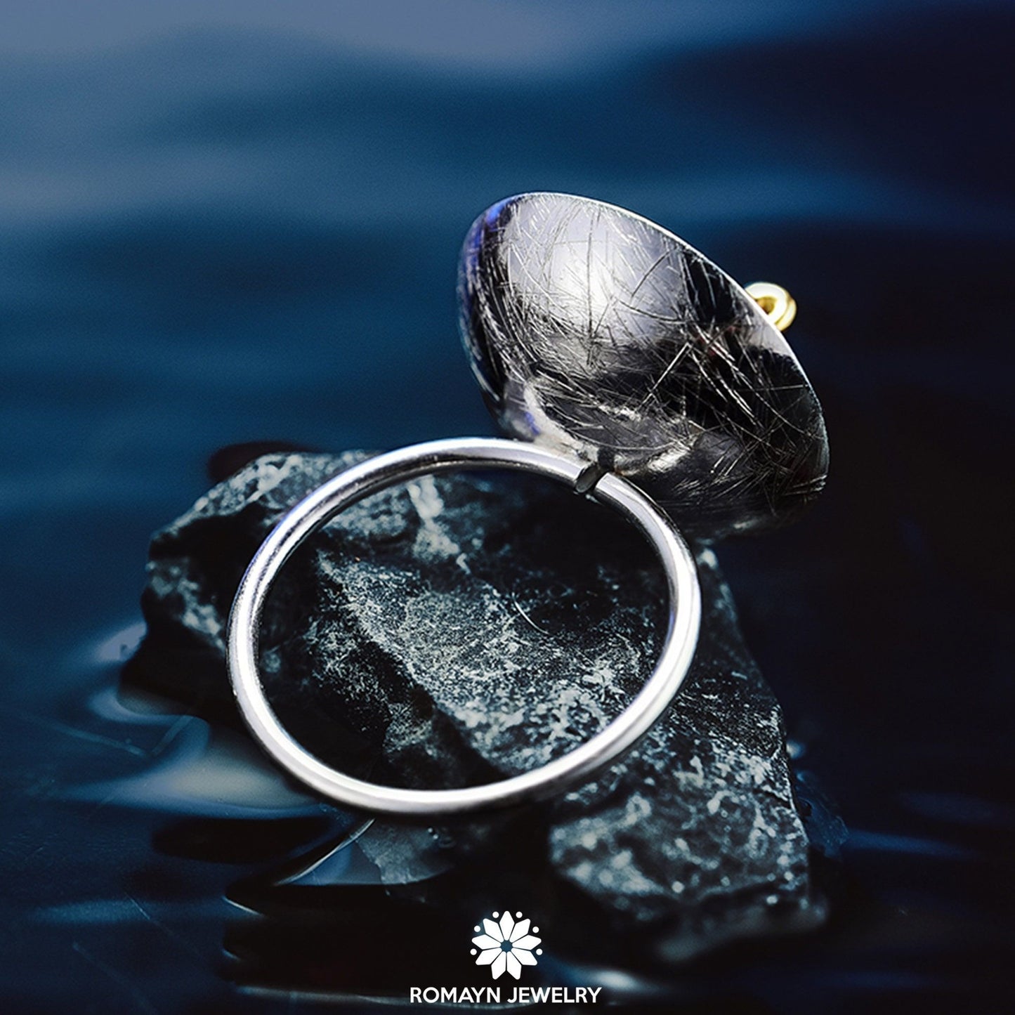 Swan in the Sea Ring